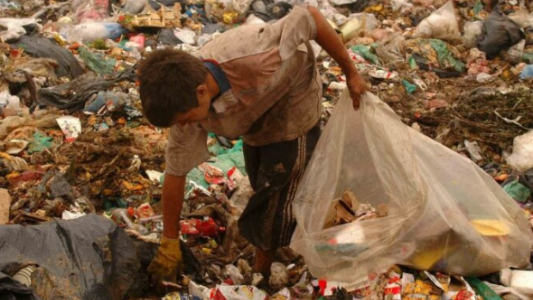 Tres hermanitos que comían de la basura fueron rescatados en Santa Fe