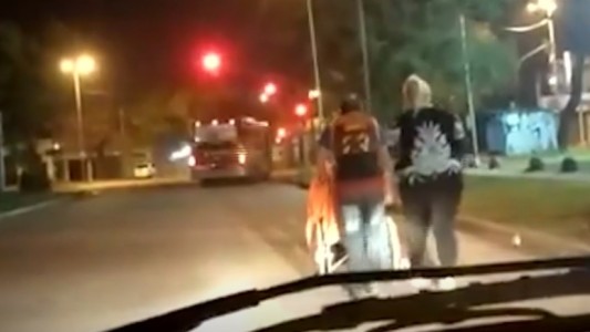 15 cuadras en silla de ruedas hasta el hospital: la ambulancia no fue a buscarlo