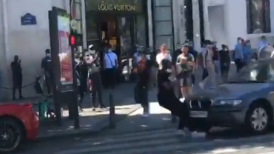 París: Discutieron, lo atropelló con el auto y sobrevivió de milagro