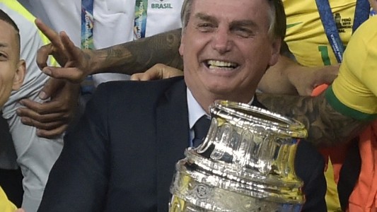Ante las dudas, Bolsonaro afirmó: "Si es por mí, habrá Copa América en Brasil"