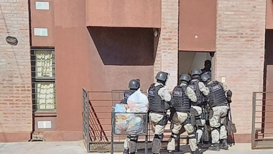 Detuvieron a jefa policial antinarcóticos por venta de droga en Córdoba