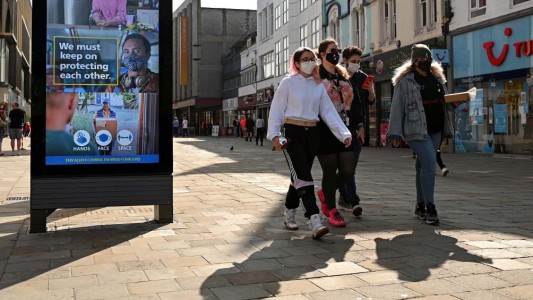 Escocia frena su proceso de desconfinamiento ante el aumento de casos de la variante india