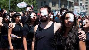 Las represiones a protestas en Colombia y Chile dejaron graves lesiones oculares entre manifestantes