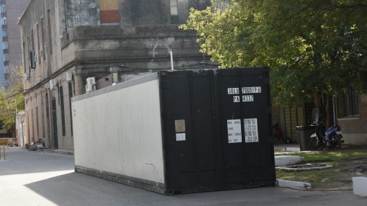 Ante una posible saturación de la morgue, instalaron un contenedor en un hospital de Santa Fe