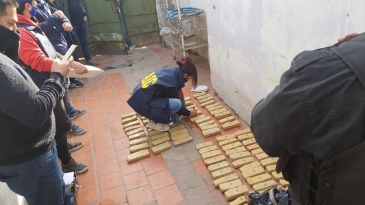 Video: desbaratan una banda de policías y civiles que usurpaban inmuebles en Santa Fe