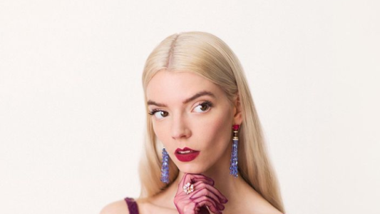 Anya Taylor-Joy protagonizará una comedia con Robert De Niro, Taylor Swift y Margot Robbie