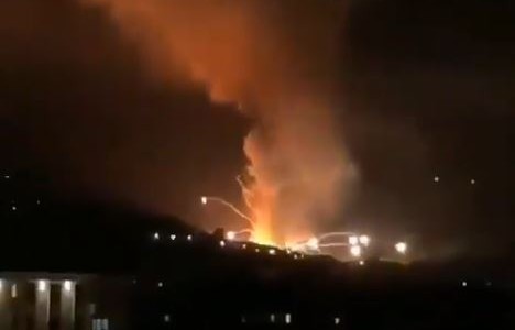 Tremenda explosión en una fábrica de municiones ilumina el cielo