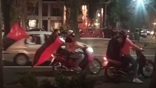 Los festejos de los hinchas del Colón en Santa Fe en su primer título en Primera