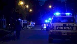 Padre e hijo matan a golpes y hachazos a dos ladrones que los asaltaron en La Plata