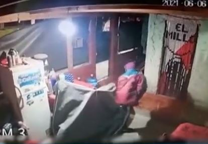 Luego de varios robos, puso cámaras y grabó al ladrón: ¡un vecino de la vuelta!