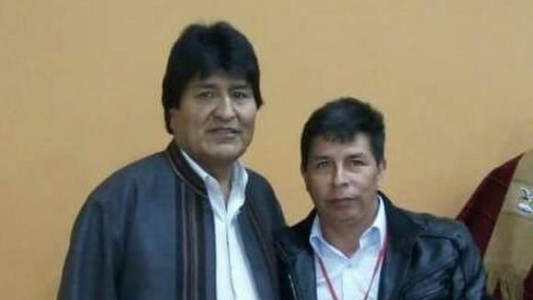 Evo Morales felicita a Castillo por la "victoria" en elecciones peruanas