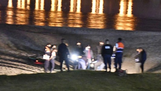 Un estudiante de Ingeniería murió mientras hacía acrobacias con su bici cerca del río