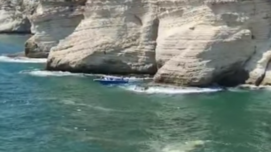 Video: se tiró desde un acantilado al mar y murió al golpear con un bote
