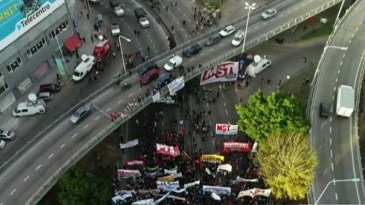 Incidentes en el Puente Pueyrredón: Prefectura impide el corte de trabajadores tercerizados despedidos