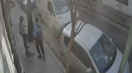 Un policía de la Ciudad devolvió una billetera con 25 mil pesos a un sodero