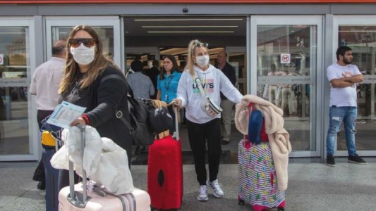 El Gobierno se quejó de que la Ciudad, Córdoba y Santa Fe "no controlan la cuarentena" de personas que regresan del exterior