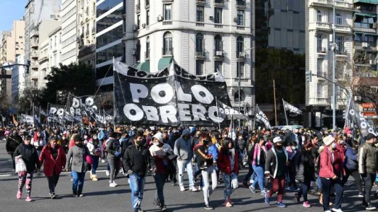 Colapso en Puente Pueyrredón y la 9 de Julio por marcha de organizaciones sociales