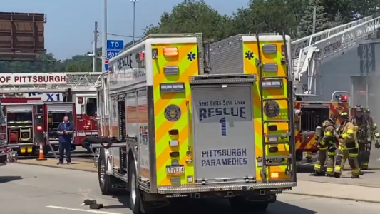 Se estrelló un auto contra un centro de donación de plasma en EE.UU: hay tres muertos