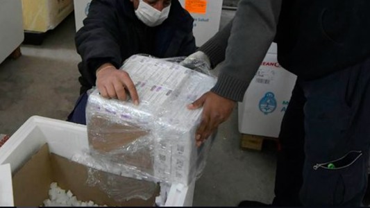 Hallaron un vacunatorio clandestino: inoculaban contra el covid a vecinos, sin cobrarles