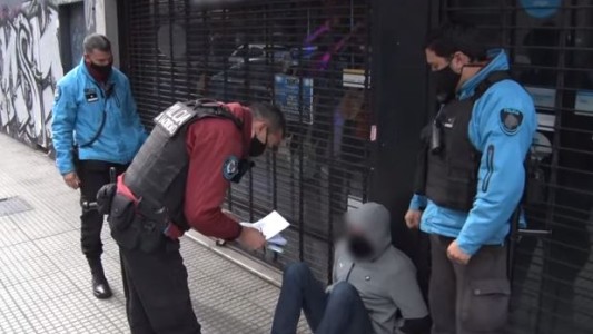 Detienen a "motochorro" que robó tres millones de pesos en salidera bancaria en el centro porteño