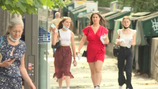A partir de hoy los franceses salen a la calle sin barbijo