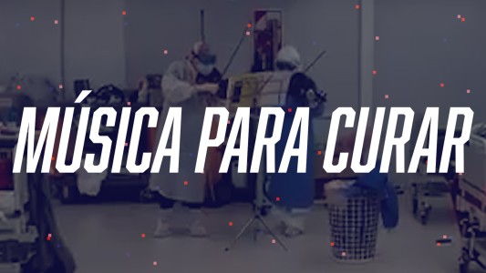 Médicas y una música tocan sus violines en hospitales de Rosario