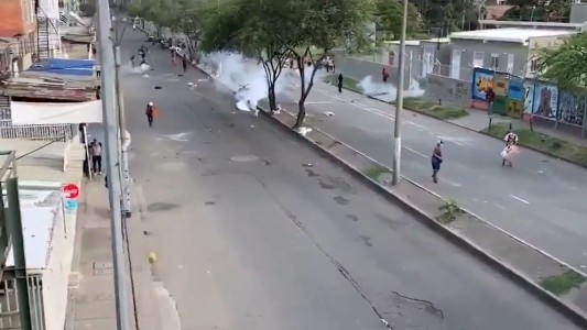 Violentos enfrentamientos dejan un muerto y decenas de heridos  en Colombia