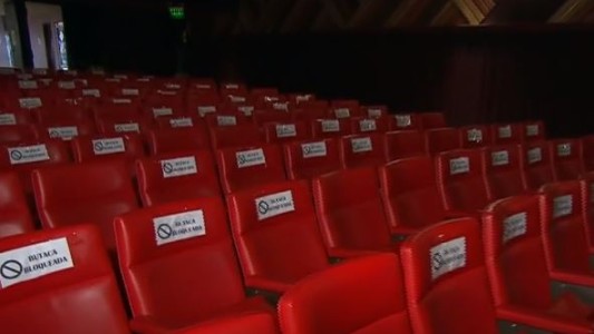 Aforo reducido: Cómo es el protocolo para asistir a los cines y teatros