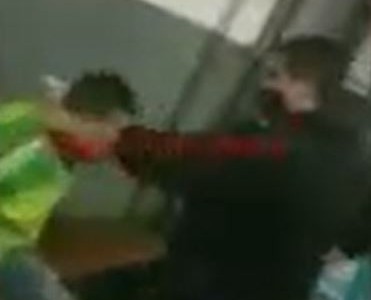 Vecinos indignados increpan a policías al entregar un ladrón en la comisaría