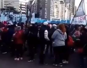 Organizaciones sociales vuelven a protestar en la 9 de Julio