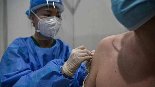 China superó los mil millones de vacunas administradas contra el coronavirus
