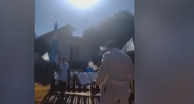 VIDEO: Docente cordobés visitó casa por casa a sus alumnos para que prometan la bandera