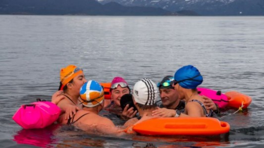 Nadadores de Tierra del Fuego recibieron el invierno sumergiéndose en el Canal Beagle