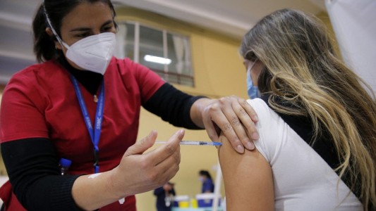 Chile: comenzaron a vacunar contra el Covid a menores de entre 12 y 17 años