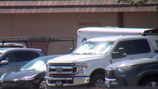 Con 35°, dejó a su mamá en el auto para ir a trabajar: la mujer de 81 años murió