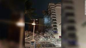 Se derrumbó parte de un edificio residencial en Miami: trabajan 80 dotaciones de bomberos