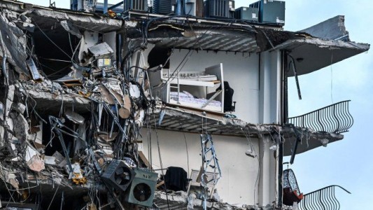 Hay cuatro argentinos desaparecidos por el derrumbe de un edificio en Miami