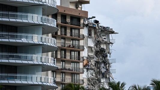 Videos del derrumbe en Miami: medio edificio reducido a escombros