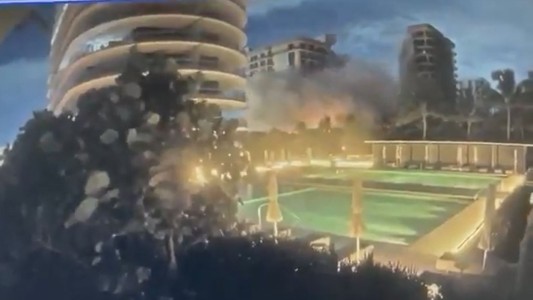 El momento en que se derrumba el edificio de Miami
