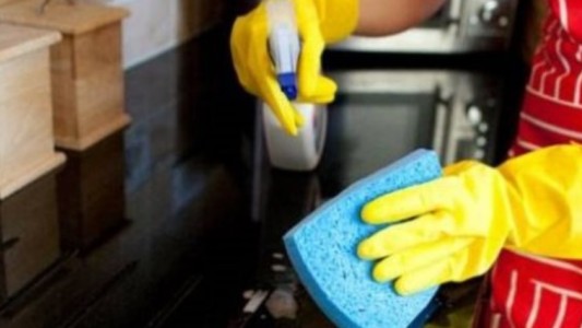 Oficializaron el aumento de 42% para personal doméstico: cuándo se paga y cómo quedan las categorías