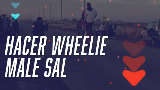 Dos motociclistas chocaron de frente cuando hacían wheelie en Neuquén #FlashChat