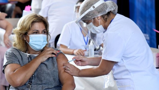 Desde mañana Provincia vacunará sin turno a mayores de 50 y embarazadas