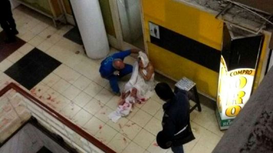 Encuentran a una masajista corriendo desnuda y ensangrentada por el centro de Mendoza