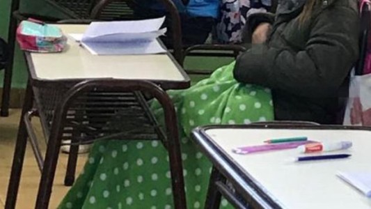 El Gobierno porteño sugiere a alumnos que lleven mantas a la escuela ante la ola de frío