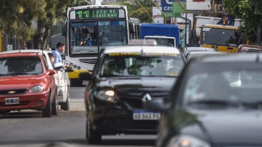 Un taxista le pidió a un pasajero que se coloque el barbijo y terminó golpeado