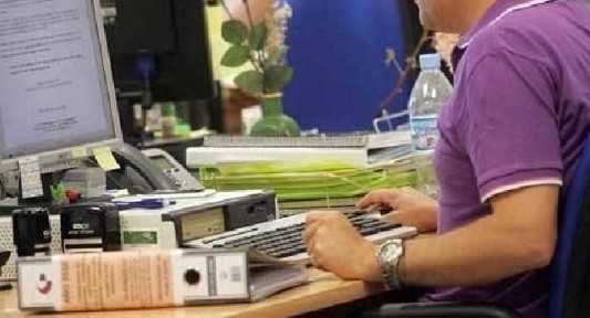 Córdoba: licenciarán sin goce de sueldo a empleados públicos que no quieran vacunarse