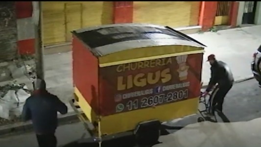 Robaron un carrito de churros: "Nos cortaron las piernas", lamentó el dueño