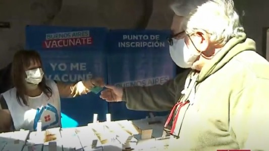 Entregan credenciales a quienes completaron el esquema de vacunación