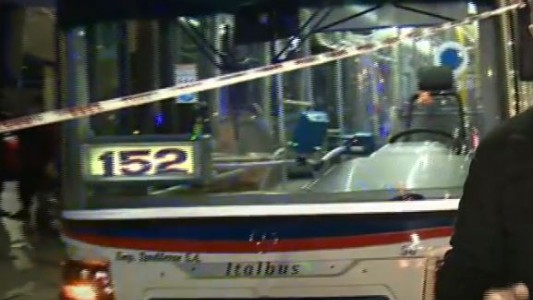 Palermo: un pasajero apuñaló a otro en el colectivo cuando le pidió que respetara la distancia social