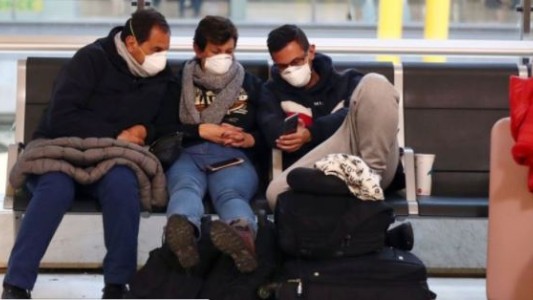 Aerolíneas extranjeras acusan a la Argentina de "dejar tiradas" por el mundo a 1.400 personas por día